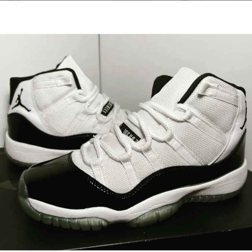 Nike Air Jordan Retro XI 11 Concord GS sz 6Y womens 7.5 White Black 378038-100